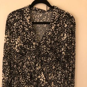 NWT Black and white hi-low Zara blouse. Size Large